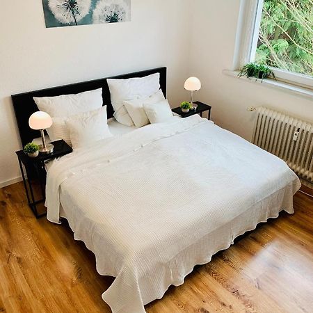 Direkte Uninaehe: Ferienwohnung Mit Grossem Doppelbett, Kuechenzeile Und Neu Renoviertem Badezimmer Гомбург Екстер'єр фото