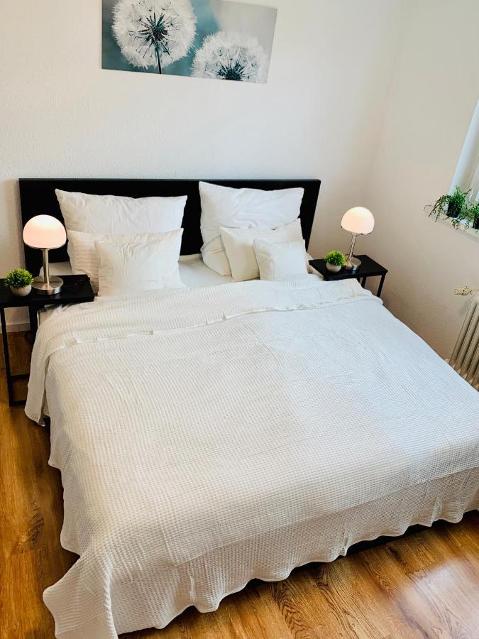 Direkte Uninaehe: Ferienwohnung Mit Grossem Doppelbett, Kuechenzeile Und Neu Renoviertem Badezimmer Гомбург Екстер'єр фото