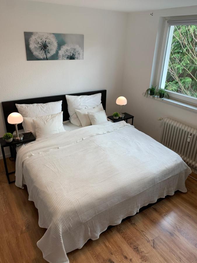 Direkte Uninaehe: Ferienwohnung Mit Grossem Doppelbett, Kuechenzeile Und Neu Renoviertem Badezimmer Гомбург Екстер'єр фото