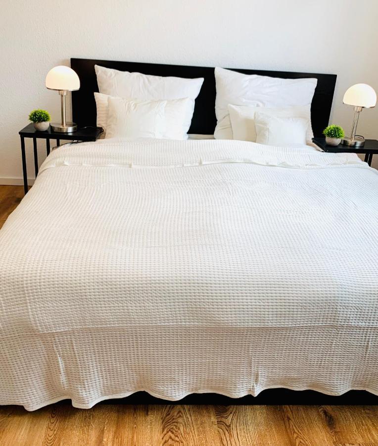 Direkte Uninaehe: Ferienwohnung Mit Grossem Doppelbett, Kuechenzeile Und Neu Renoviertem Badezimmer Гомбург Екстер'єр фото