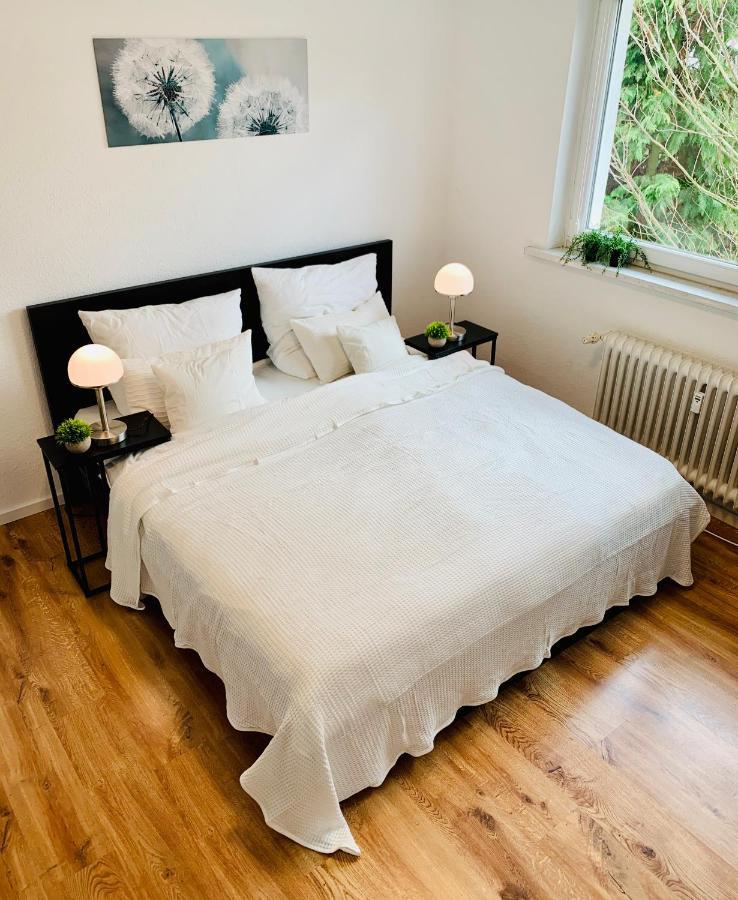 Direkte Uninaehe: Ferienwohnung Mit Grossem Doppelbett, Kuechenzeile Und Neu Renoviertem Badezimmer Гомбург Екстер'єр фото