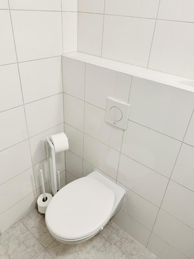Direkte Uninaehe: Ferienwohnung Mit Grossem Doppelbett, Kuechenzeile Und Neu Renoviertem Badezimmer Гомбург Екстер'єр фото