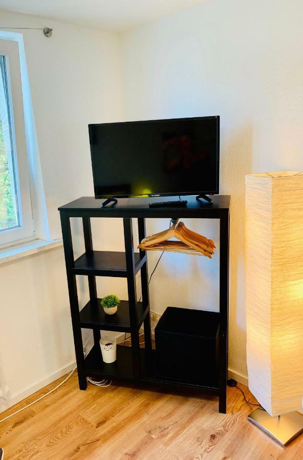 Direkte Uninaehe: Ferienwohnung Mit Grossem Doppelbett, Kuechenzeile Und Neu Renoviertem Badezimmer Гомбург Екстер'єр фото
